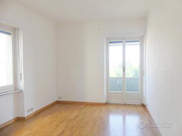 Vercelli-via XX settembre 45-ufficio mq. 162-ascen
