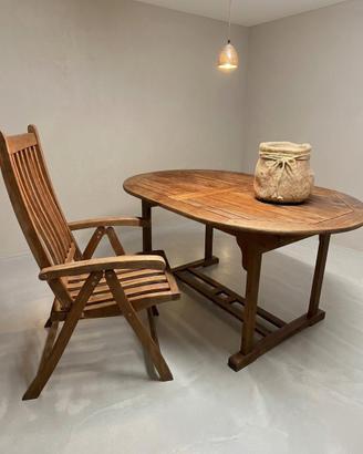 Tavolo in legno con 6 sedie