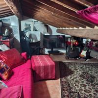 Appartamento con Sottotetto, Terrazzo e Posto Auto