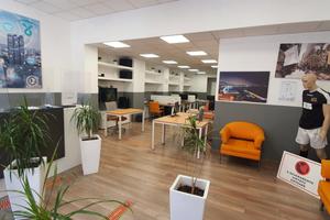 Locale attrezzato incluso fibra banda garantita