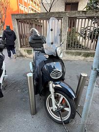 Scooter scarabeo 200