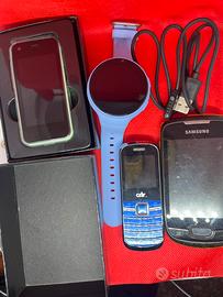 Lotto telefoni vecchi ed elettronica varia