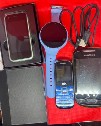 Lotto telefoni vecchi ed elettronica varia