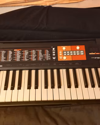 PIANOLA YAMAHA F51