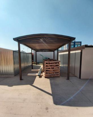 GAZEBO CON STRUTTURA IN FERRO E TETTO TONDO