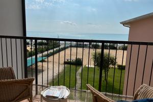 Appartamento 3 camere ristrutturato fronte mare