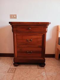 Comodino in legno