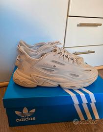 Scarpe Adidas Ozweego mai usate