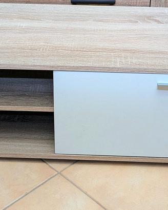 arredamento per creare parete attrezzata 