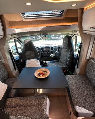 BURSTNER SKYLINE 726 KM ZERO 2026