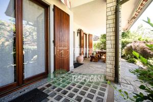 ESCLUSIVA VILLA SINGOLA DI AMPIA METRATURA CON GIA