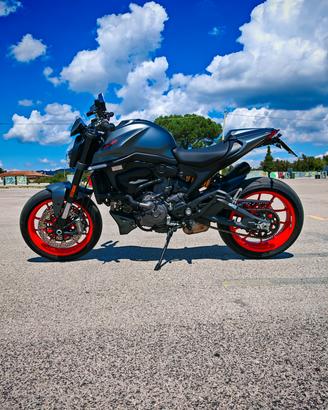Ducati Monster 937 Plus + Accessori
