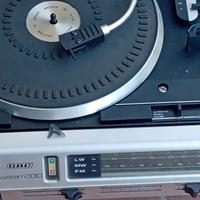 Giradischi con due casse acustiche 