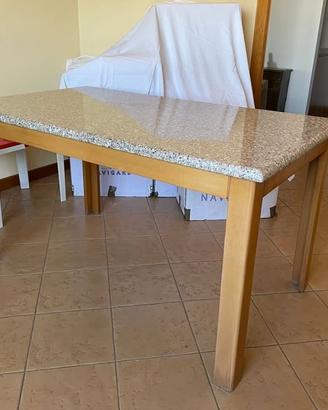Tavolo con piano in granito