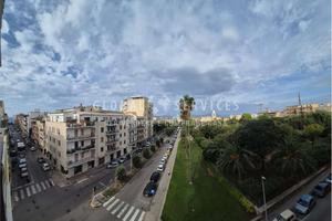 Ampio pentavano ristrutturato con balcone panorami