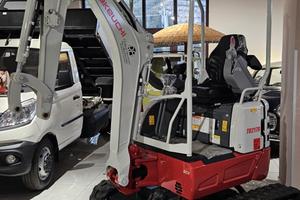 MINIESCAVATORE TAKEUCHI TB 217 R FULL SUPER PREZZO