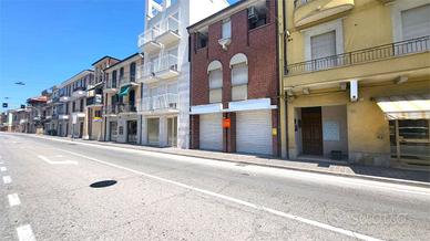 LOCALE COMMERCIALE in POSIZIONE STRATEGICA