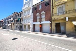 LOCALE COMMERCIALE in POSIZIONE STRATEGICA