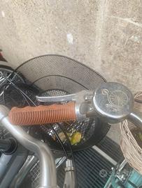 Bici urbana turchese – comoda, elegante e pro