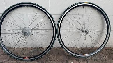coppia di ruote bici da corsa