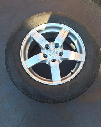 Cerchio in lega con pneum invernale 215/65 R16