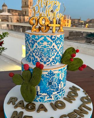 Torta scenografica -  finta per compleanno 30 anni