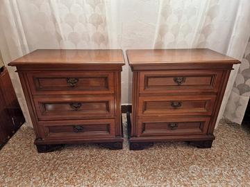 Coppia comodini in legno color noce anni 70