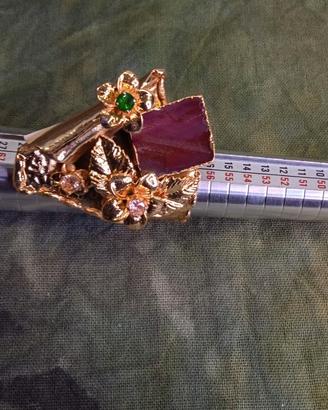 anello granato rosso ottone zirconi verde e rosa