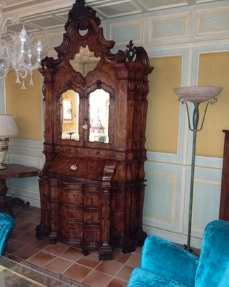 Trumeau veneziano con ribalta.-Ripr. Cà Rezzonico-