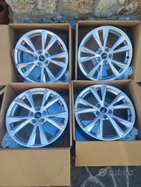 Cerchi n lega usati raggio 18 x audi Q3 