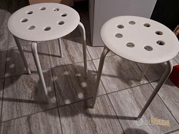 Coppia di sgabelli impilabili