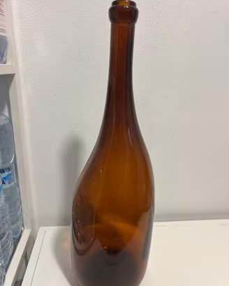 Antica e rara bottiglia di vino