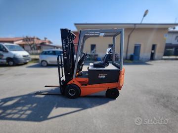 3 - CARRELLO ELEVATORE "CARER 25" E STOCCATORE A