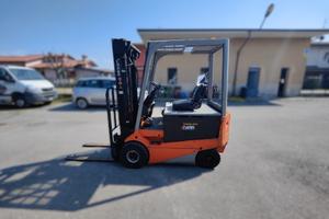 3 - CARRELLO ELEVATORE "CARER 25" E STOCCATORE A