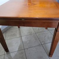 Tavolo da pranzo e sedie