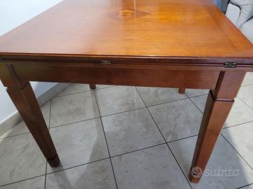 Tavolo da pranzo e sedie