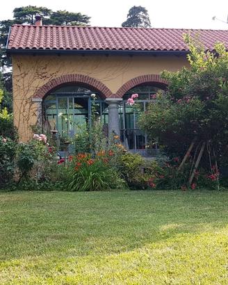 Villa singola confinante su un lato
