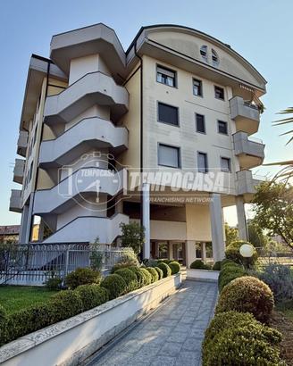 TRE LOCALI CON BOX DOPPIO E TERRAZZO