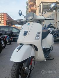 Piaggio Vespa 300 GTS Super