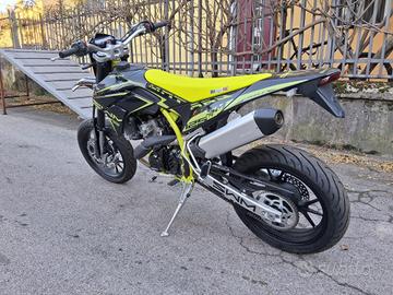 MOTARD SWM SM 125 R**MOT.A LIQUIDO