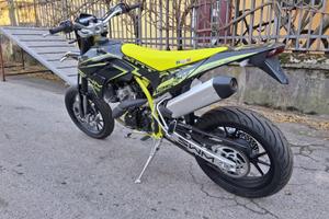 MOTARD SWM SM 125 R**MOT.A LIQUIDO