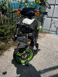 Scooter Piaggio NRG mc2 incidentato
