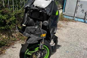 Scooter Piaggio NRG mc2 incidentato