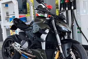Ducati Streetfighter V2