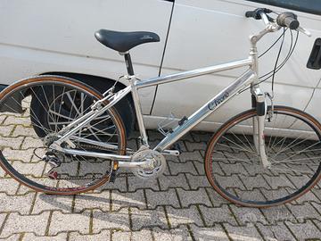 Bicicletta in Alluminio funzionante con cambio 