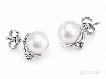 Orecchini di perle Akoya e diamanti  In oro 18 K.