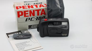 PENTAX PC100 punta e scatta a pellicola.