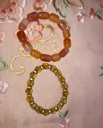 Due bracciali brillanti colorati