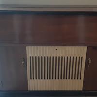 Radio vintage con mobile