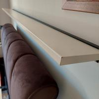 Mensola in legno laccato bianco con supporto